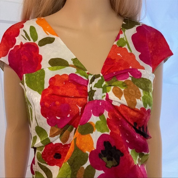 ST. JOHN SILK BLOUSE SIZE 8 IN BEAUTIFUL MULTIPLE COLORS - Picture 1 of 6